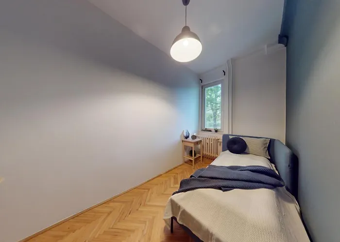Modern 2 Bedroom Apt - Free Parking