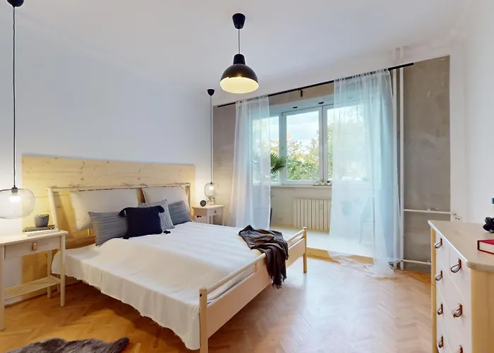 Modern 2 Bedroom Apt - Free Parking