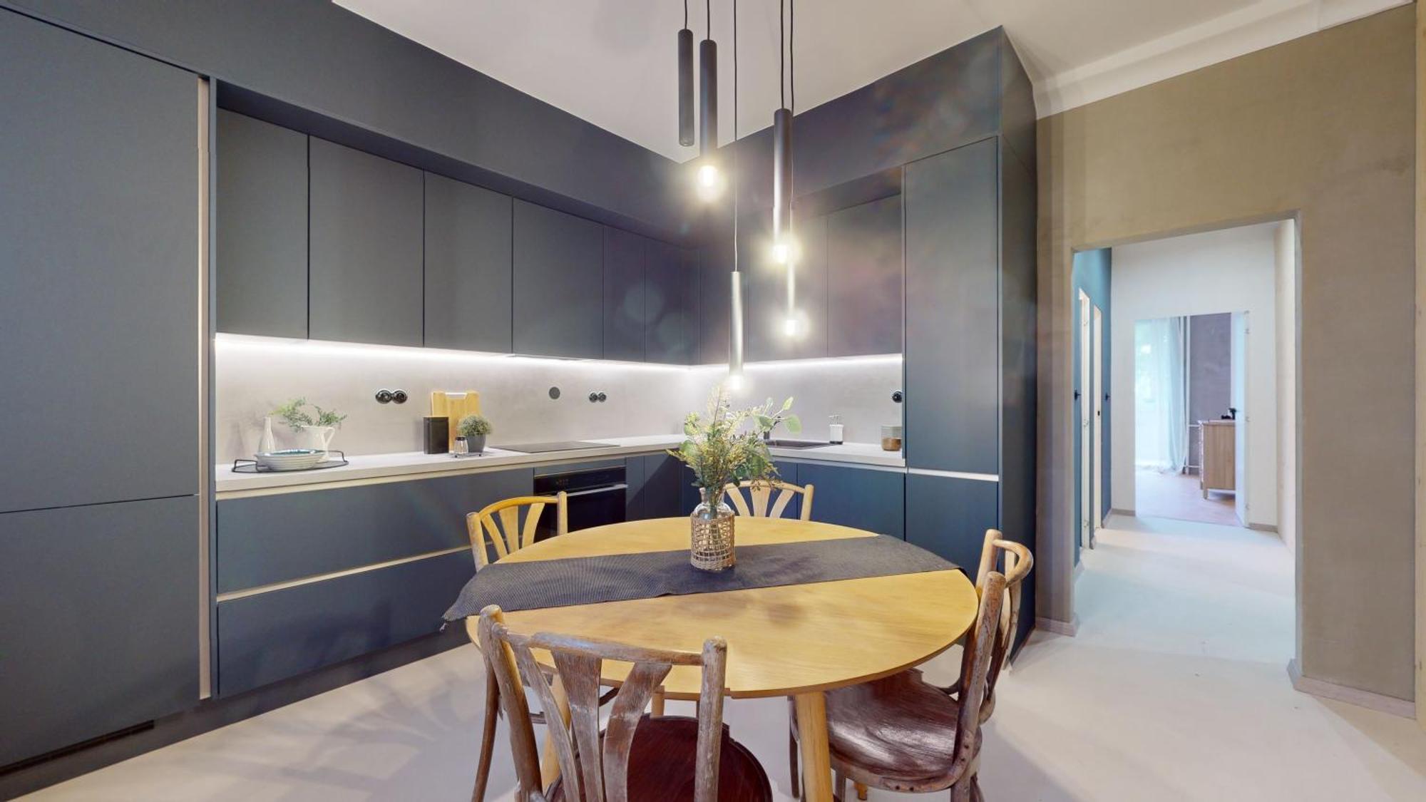 Modern 2 Bedroom - Free Parking Apartment *